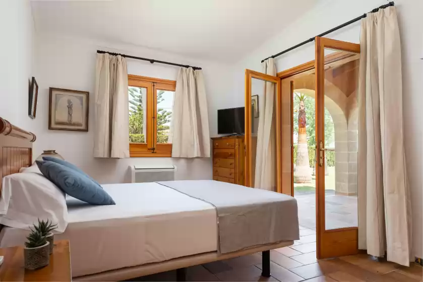 Holiday rentals in Mulholland villa, Can Picafort