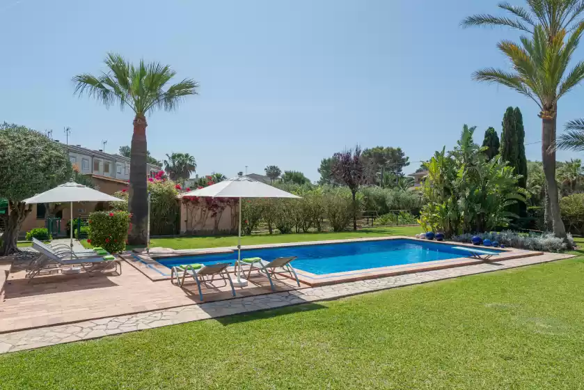 Holiday rentals in Mulholland villa, Can Picafort