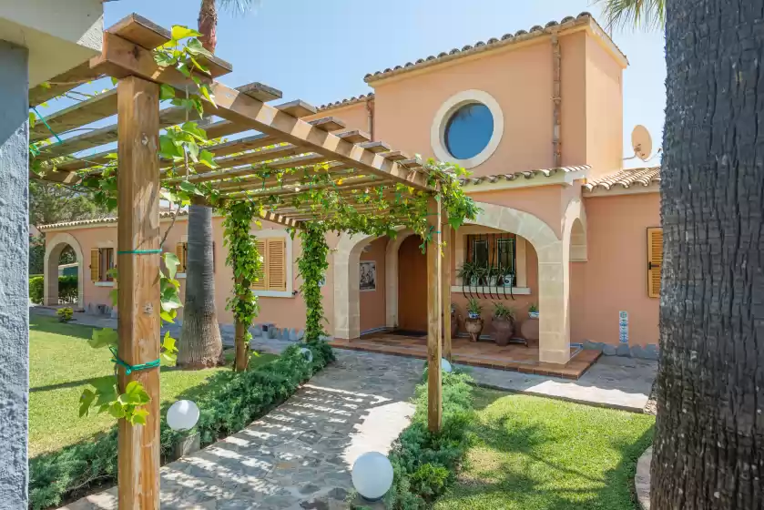 Holiday rentals in Mulholland villa, Can Picafort