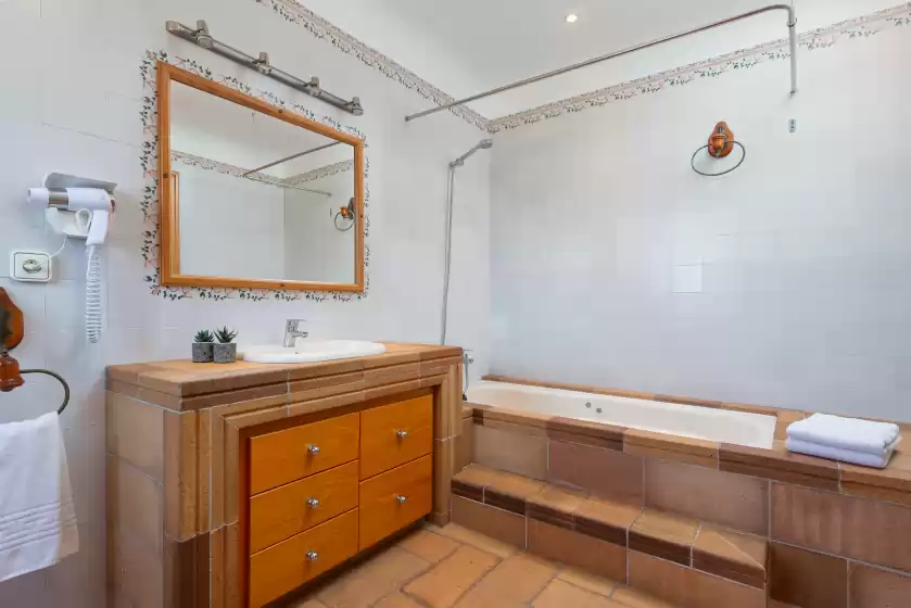 Holiday rentals in Mulholland villa, Can Picafort