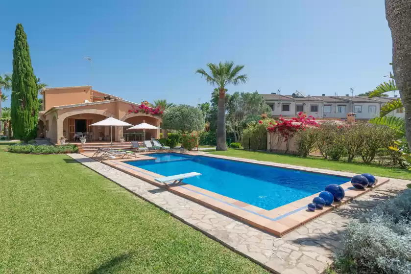 Holiday rentals in Mulholland villa, Can Picafort