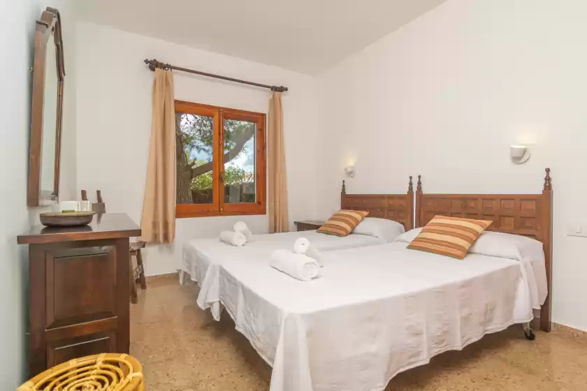 Holiday rentals in Can jaume 6, es Canutells