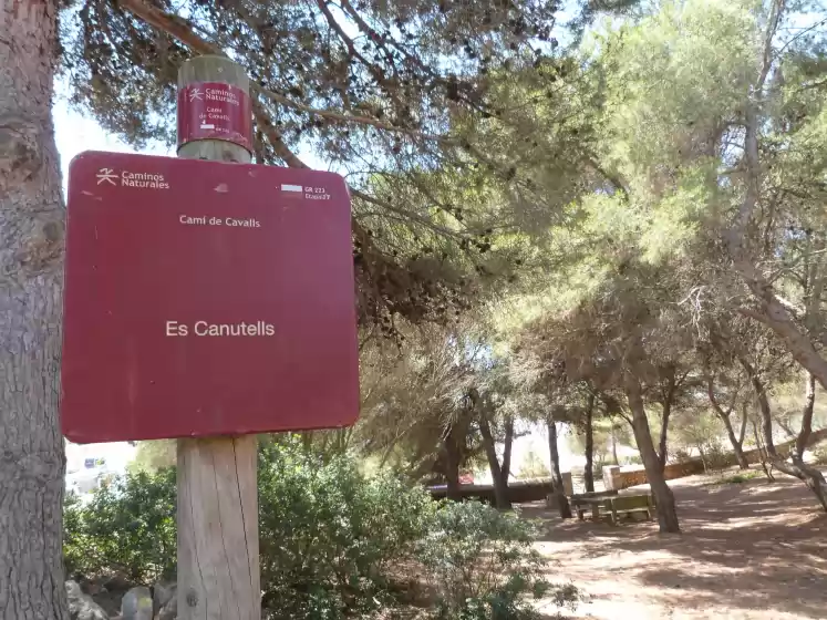 Holiday rentals in Can jaume 6, es Canutells