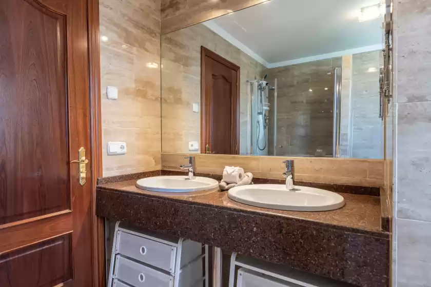 Holiday rentals in Bahia casares 4, Casares