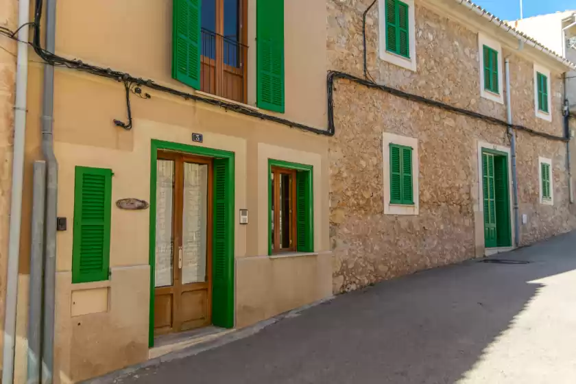 Holiday rentals in Casa nord 10pax, Caimari