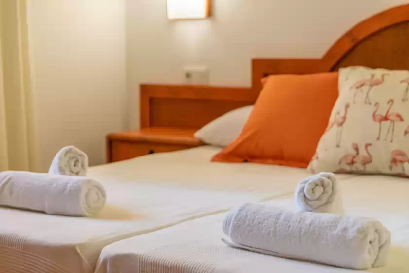 Holiday rentals in Barca trencada a3, es Cap des Moro