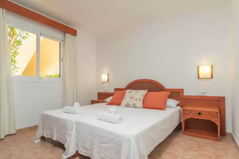 Holiday rentals in Barca trencada a3, es Cap des Moro