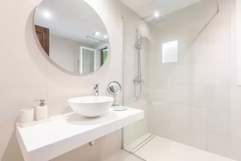 Holiday rentals in Barca trencada (a3), es Cap des Moro