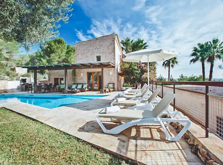 Holiday rentals in Can melanie