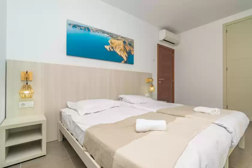 Holiday rentals in Villa blanca, Cala Ferrera