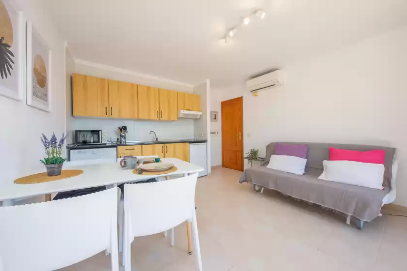 Holiday rentals in Perleta, Cala Rajada