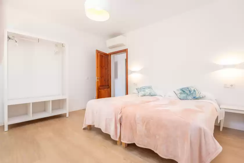 Holiday rentals in Ses set tanques de son fosquet, Llucmajor