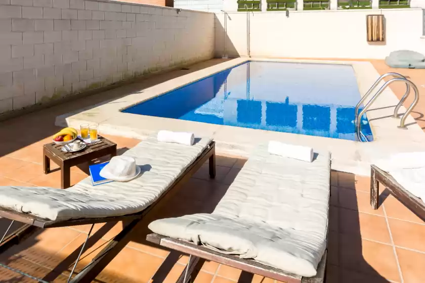Holiday rentals in Coll groc, Grau i Platja