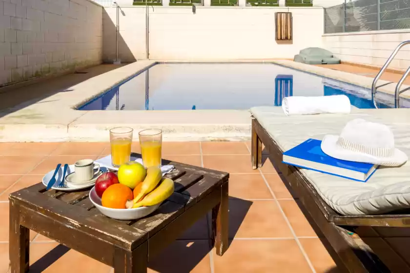 Holiday rentals in Coll groc, Grau i Platja