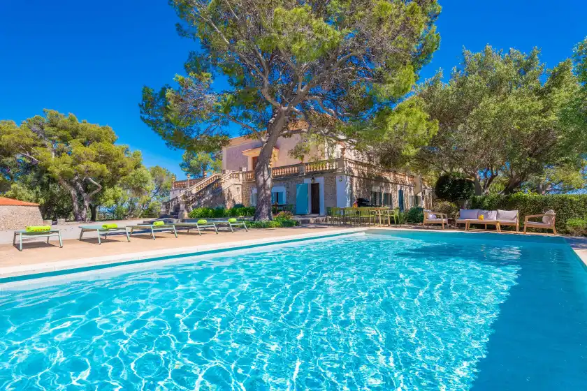 Holiday rentals in Son muntaner
