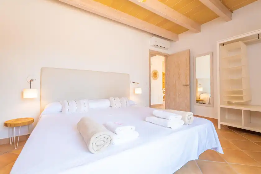 Holiday rentals in Son rossinyol nou, Campos