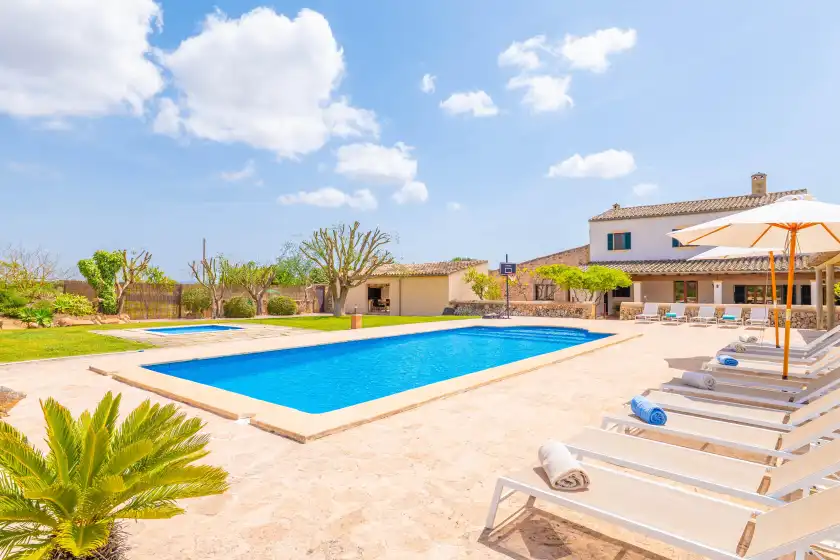 Holiday rentals in Son rossinyol nou, Campos