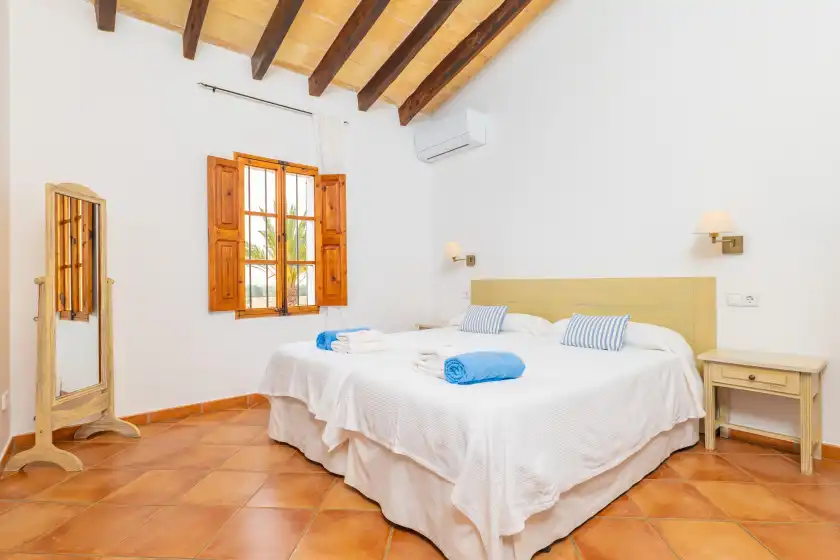 Holiday rentals in Son rossinyol nou, Campos