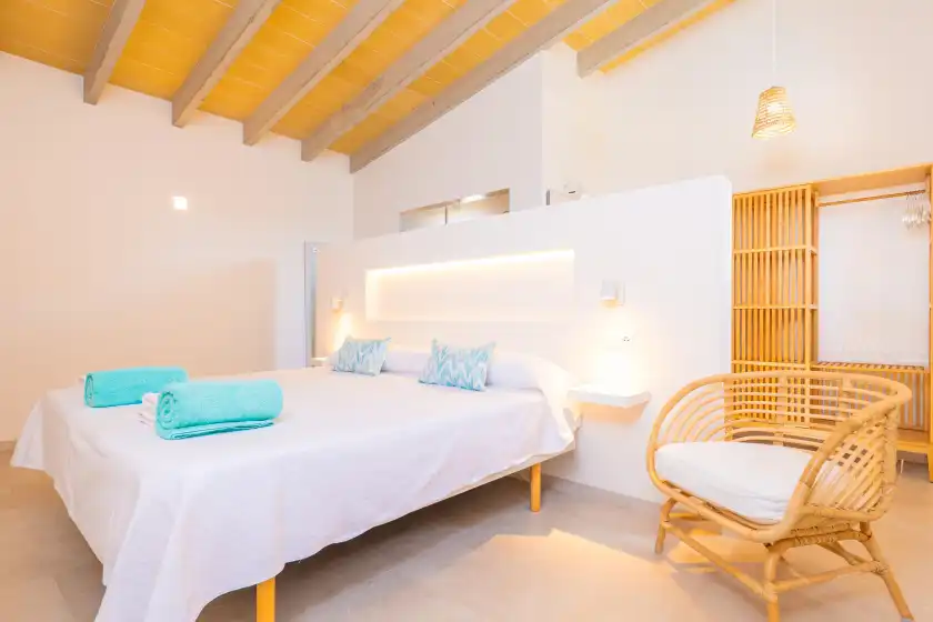 Holiday rentals in Son rossinyol nou (ses figueretes), Campos