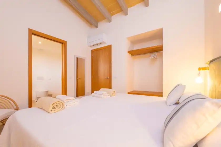 Holiday rentals in Son rossinyol nou (ses figueretes), Campos