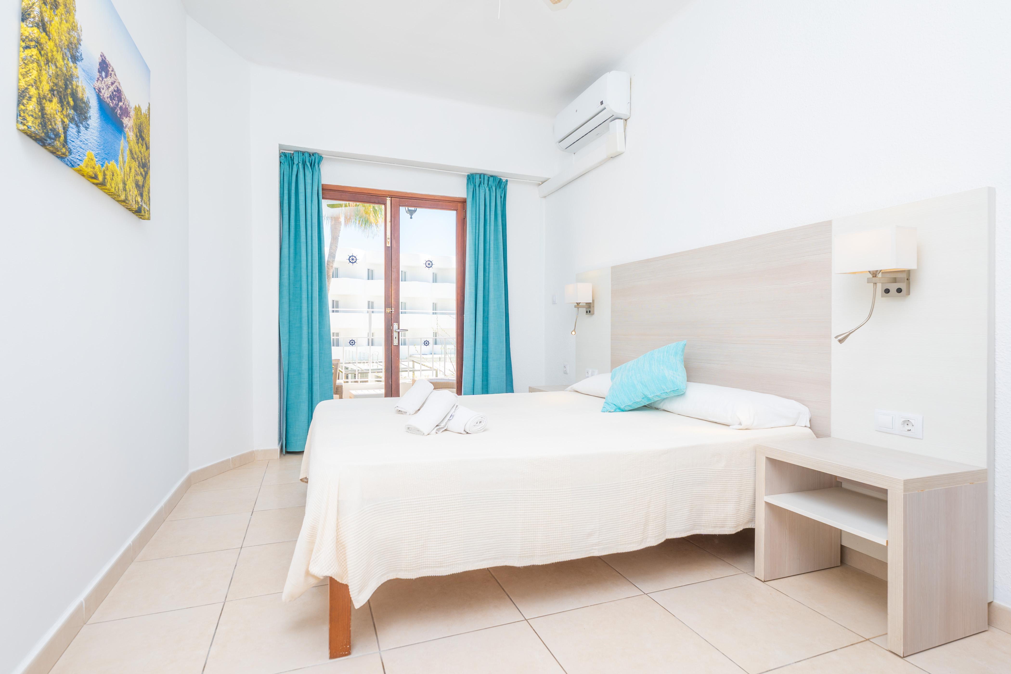 Kitchen facilities at Hotel Antares Hab. Estandard in Spain