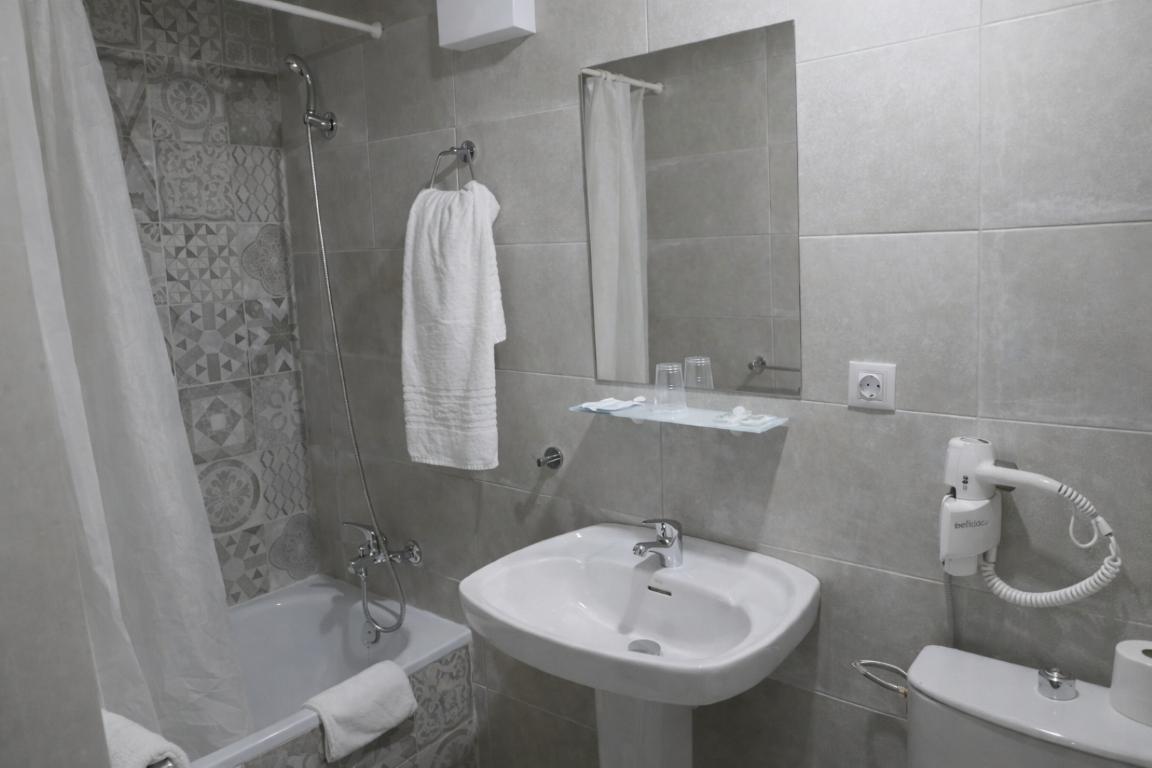 Kitchen facilities at Hotel Antares Hab. Estandard in Spain