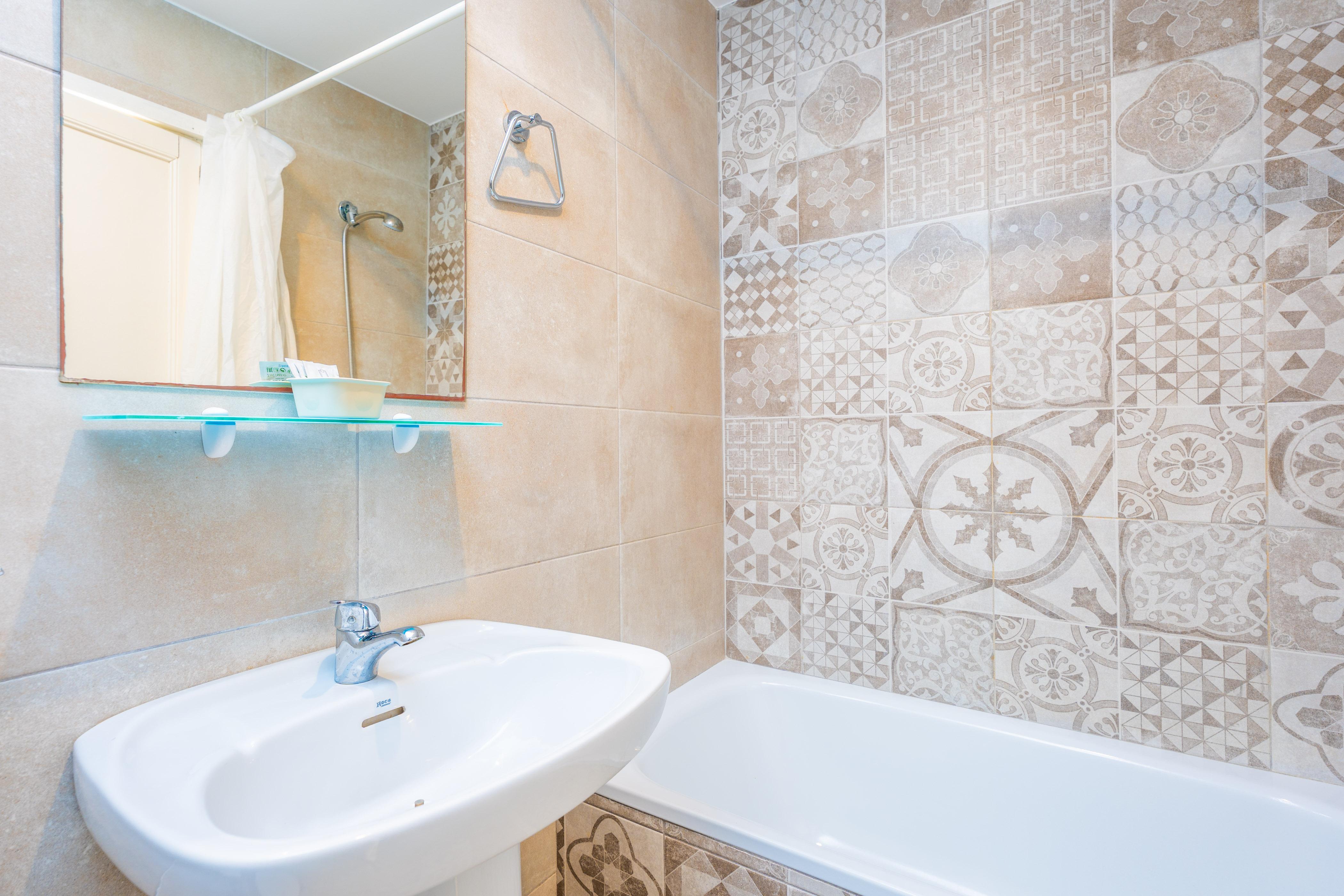 Bathroom at Hotel Antares Hab. Familiar in Spain