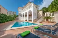 Holiday rentals in Villa teulera