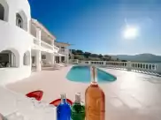 Holiday rentals in Villa perla blanca