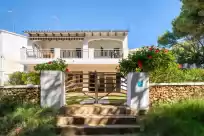 Holiday rentals in Villa arena