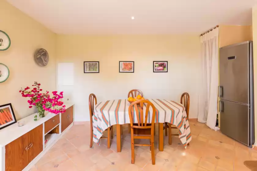 Holiday rentals in Ca na carme, Campos