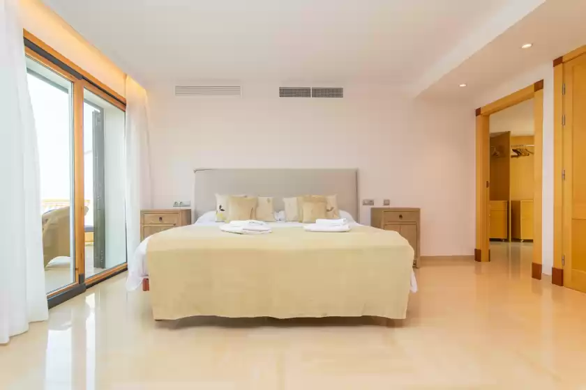 Alquiler vacacional en Villa luna suites, es Puigderrós