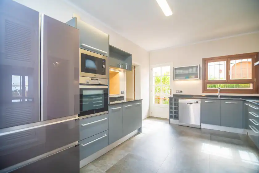 Holiday rentals in Ses penyes rotges, (antes sa penya trencada), Portopetro