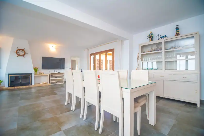 Holiday rentals in Ses penyes rotges, (antes sa penya trencada), Portopetro