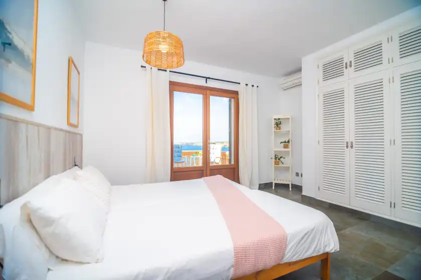Holiday rentals in Ses penyes rotges, (antes sa penya trencada), Portopetro