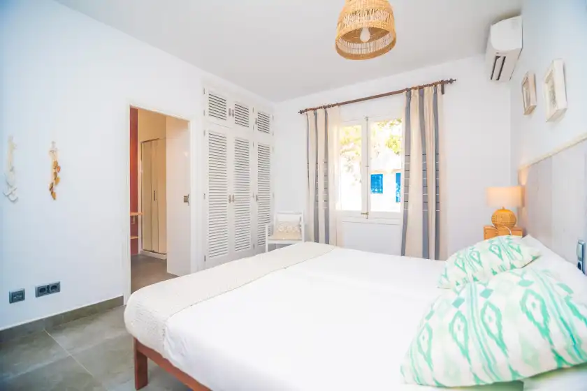 Holiday rentals in Ses penyes rotges, (antes sa penya trencada), Portopetro