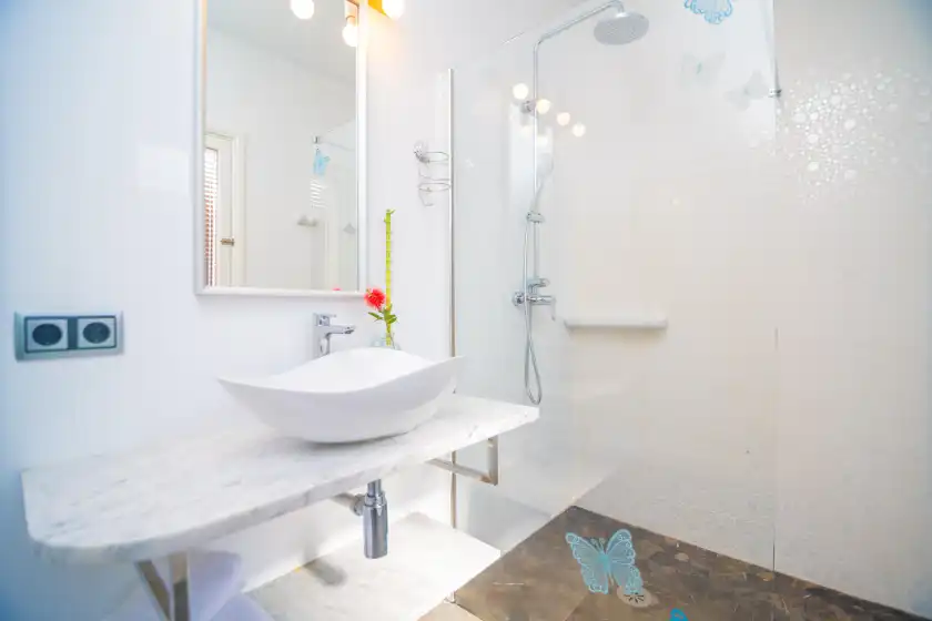 Holiday rentals in Ses penyes rotges, (antes sa penya trencada), Portopetro