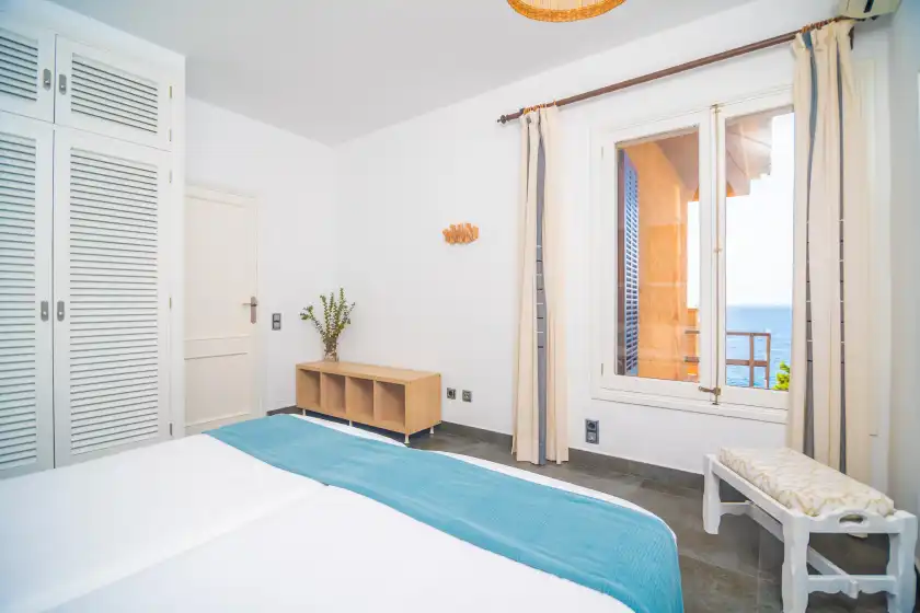 Holiday rentals in Ses penyes rotges, (antes sa penya trencada), Portopetro