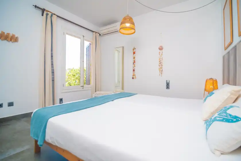 Holiday rentals in Ses penyes rotges, (antes sa penya trencada), Portopetro