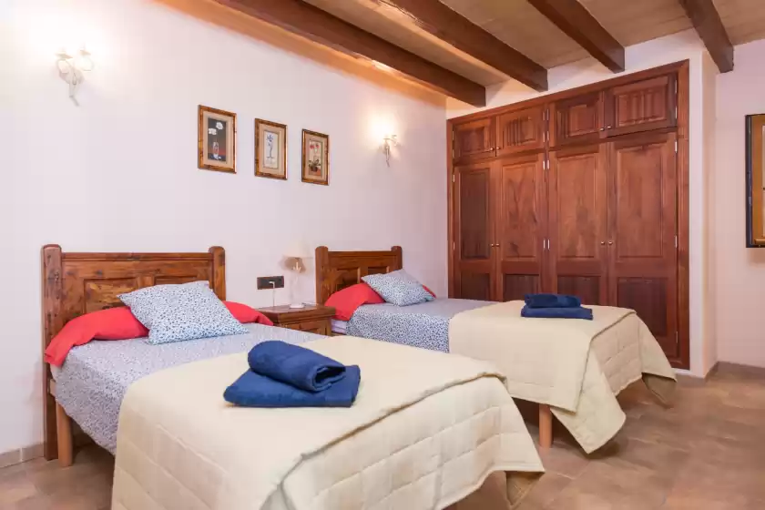 Holiday rentals in Son piris, es Llombards