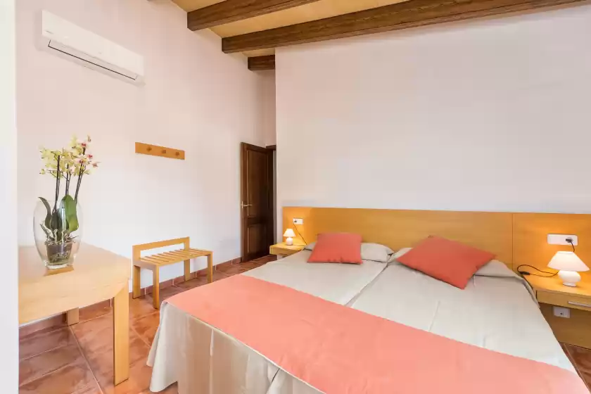Holiday rentals in S'erissal, Costitx