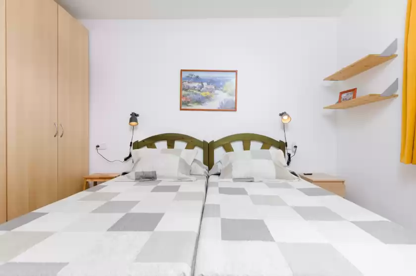 Holiday rentals in Can mestral, Badia Blava