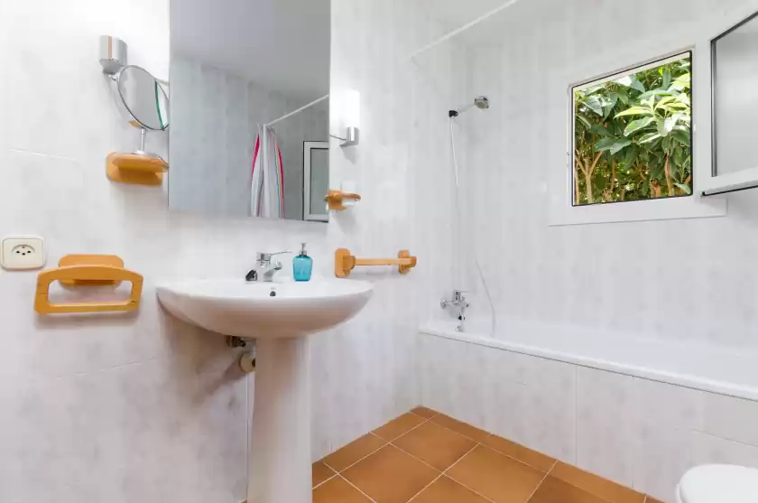 Holiday rentals in Can mestral, Badia Blava