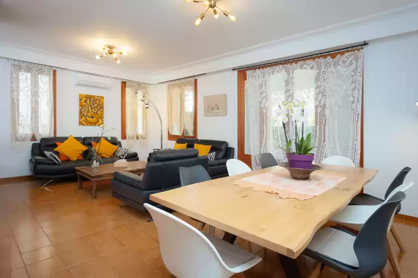 Holiday rentals in Estrel, Can Picafort