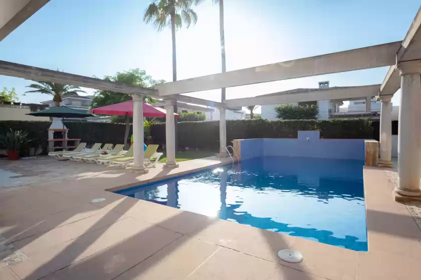 Holiday rentals in Estrel