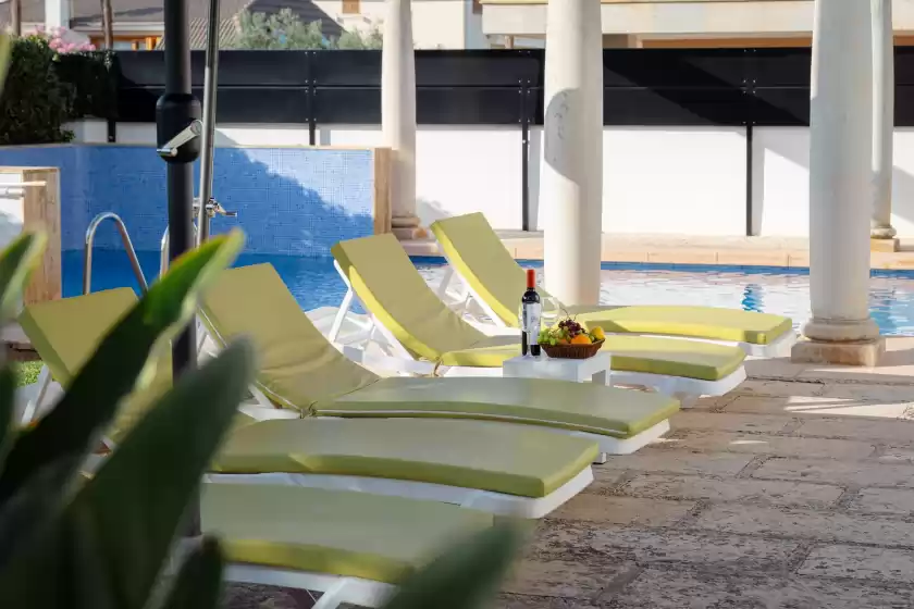 Holiday rentals in Estrel, Can Picafort