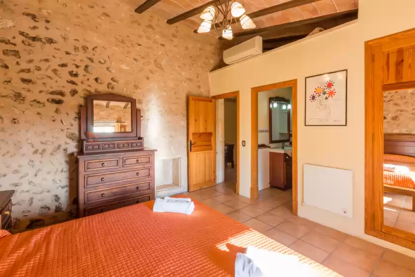 Holiday rentals in Casa rural sa sorda, Campos