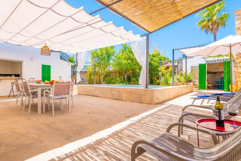 Holiday rentals in Sa teulera de pina, Pina