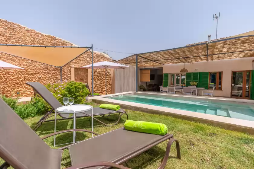 Holiday rentals in Sa teulera de pina, Pina