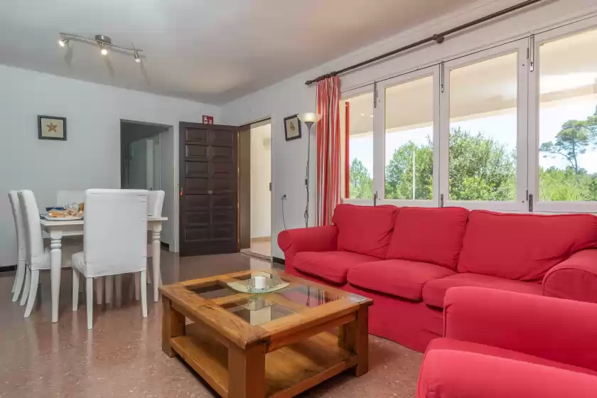 Holiday rentals in Es pins, es Carregador